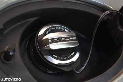 Porsche 911 4 GTS PDK — photo 33