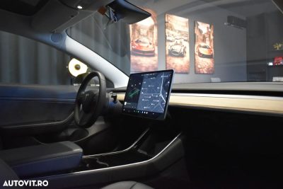 Tesla Model 3 Standard Reichweite Plus Hinterradantrieb — fotografia 12