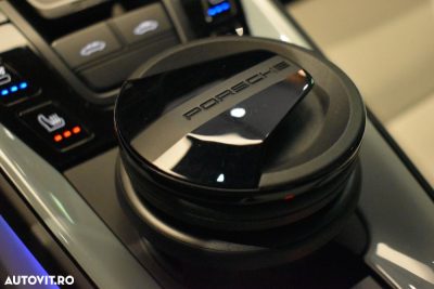Porsche 911 4 GTS PDK — photo 29