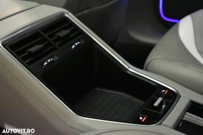 Porsche Panamera 4 — fotografia 17