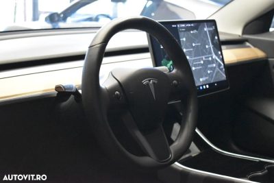 Tesla Model 3 Standard Reichweite Plus Hinterradantrieb — fotografia 10